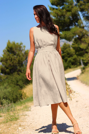 100% linen dress from the Lotika workshop is designed and sewn with love and care in the Czech Podkrkonoší region